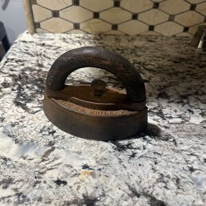 Antiques clothing iron size 7x 5 1/2 in